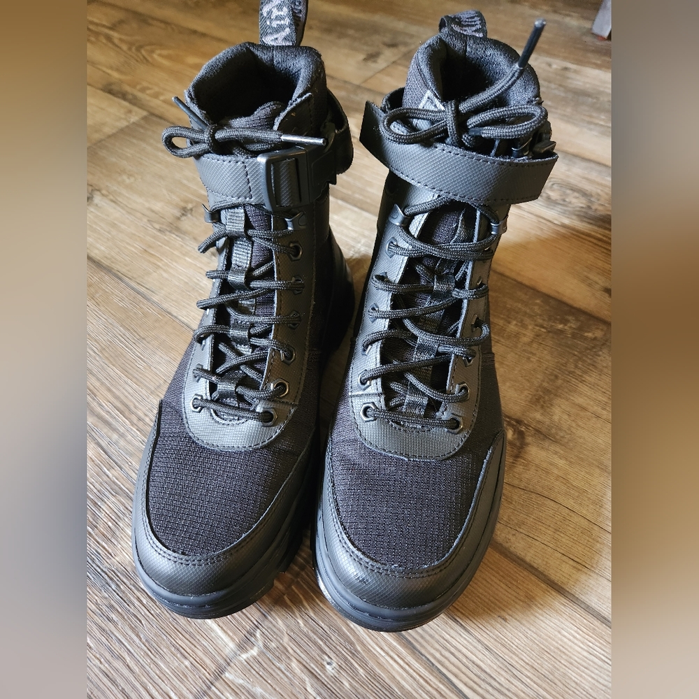 Dr.Martens Combat Tech